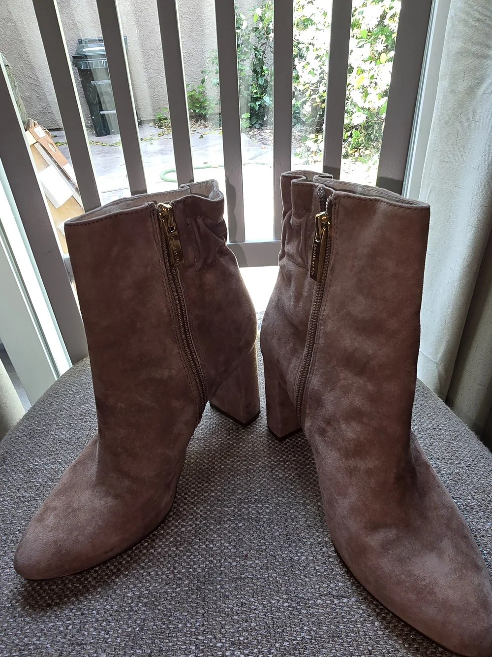 Louise et Cie Shayna Suede Block Heel Booties  Size 6/ 36.5